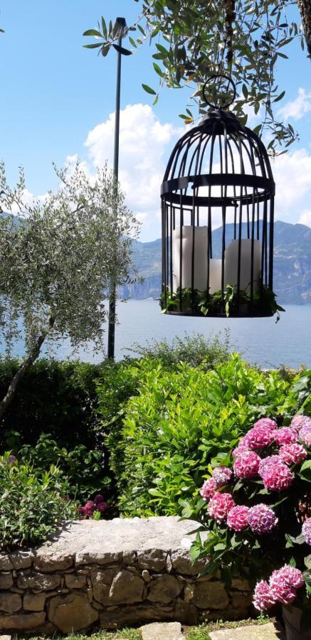 Villa Sul Lago Con Pontile Privato A Brenzone Sul Garda - Unique And Exclusive エクステリア 写真
