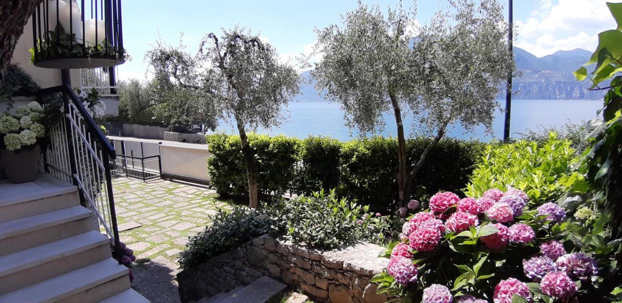 Villa Sul Lago Con Pontile Privato A Brenzone Sul Garda - Unique And Exclusive エクステリア 写真