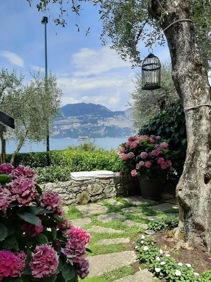 Villa Sul Lago Con Pontile Privato A Brenzone Sul Garda - Unique And Exclusive エクステリア 写真