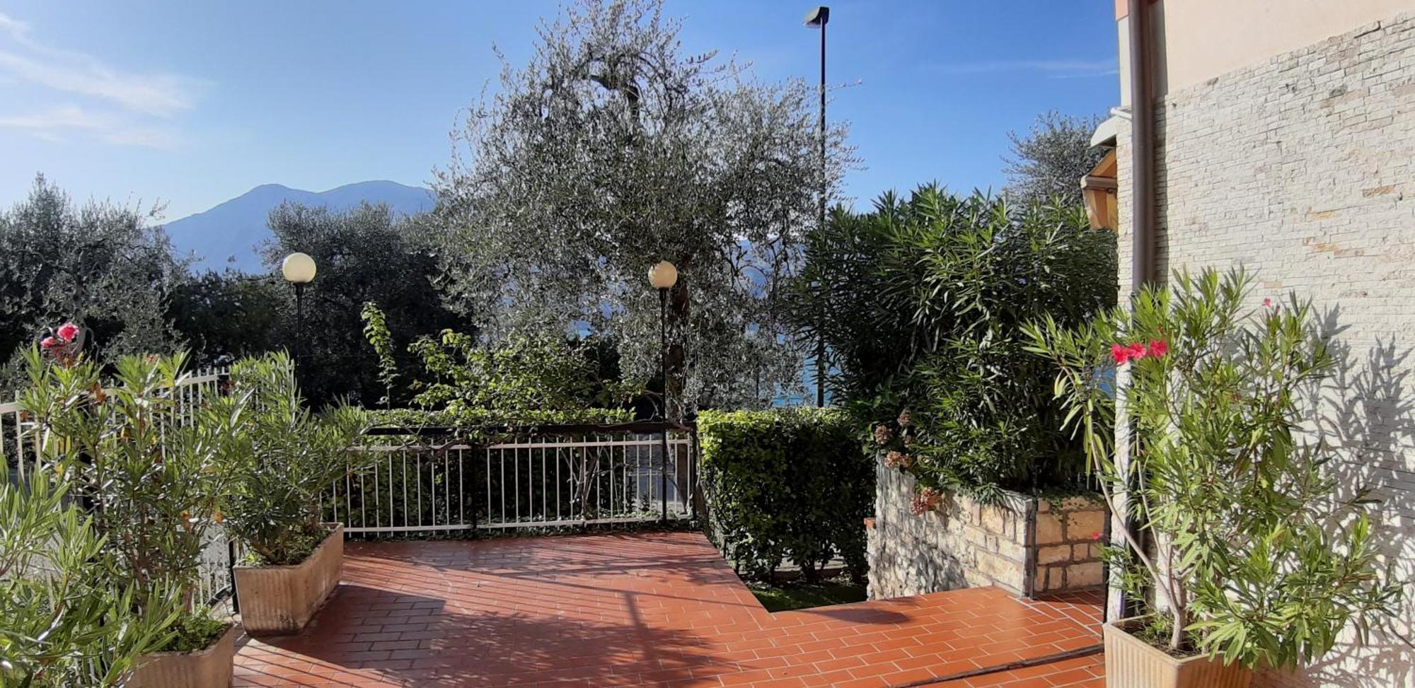Villa Sul Lago Con Pontile Privato A Brenzone Sul Garda - Unique And Exclusive エクステリア 写真