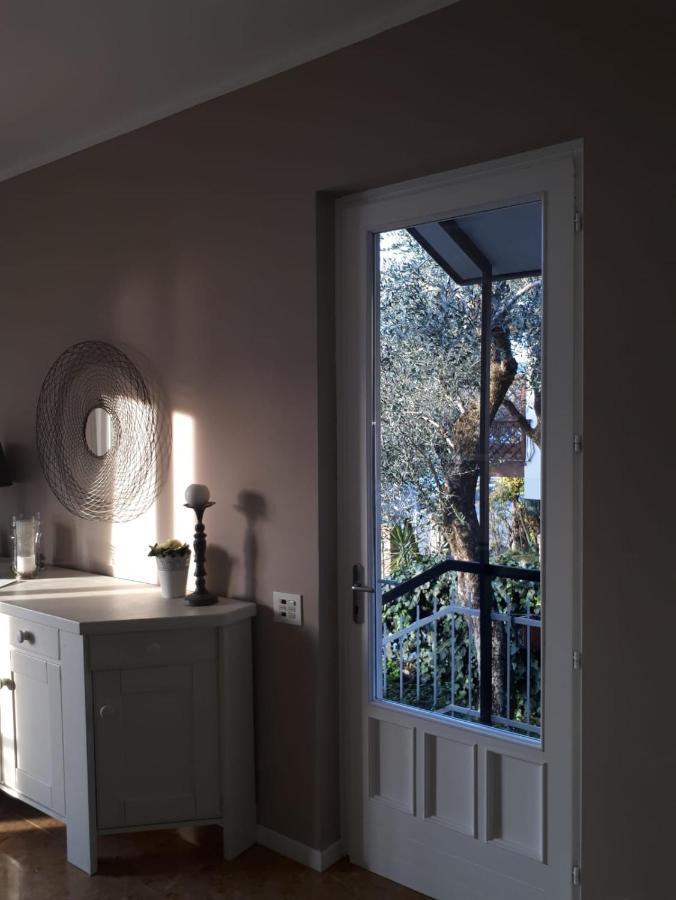 Villa Sul Lago Con Pontile Privato A Brenzone Sul Garda - Unique And Exclusive エクステリア 写真
