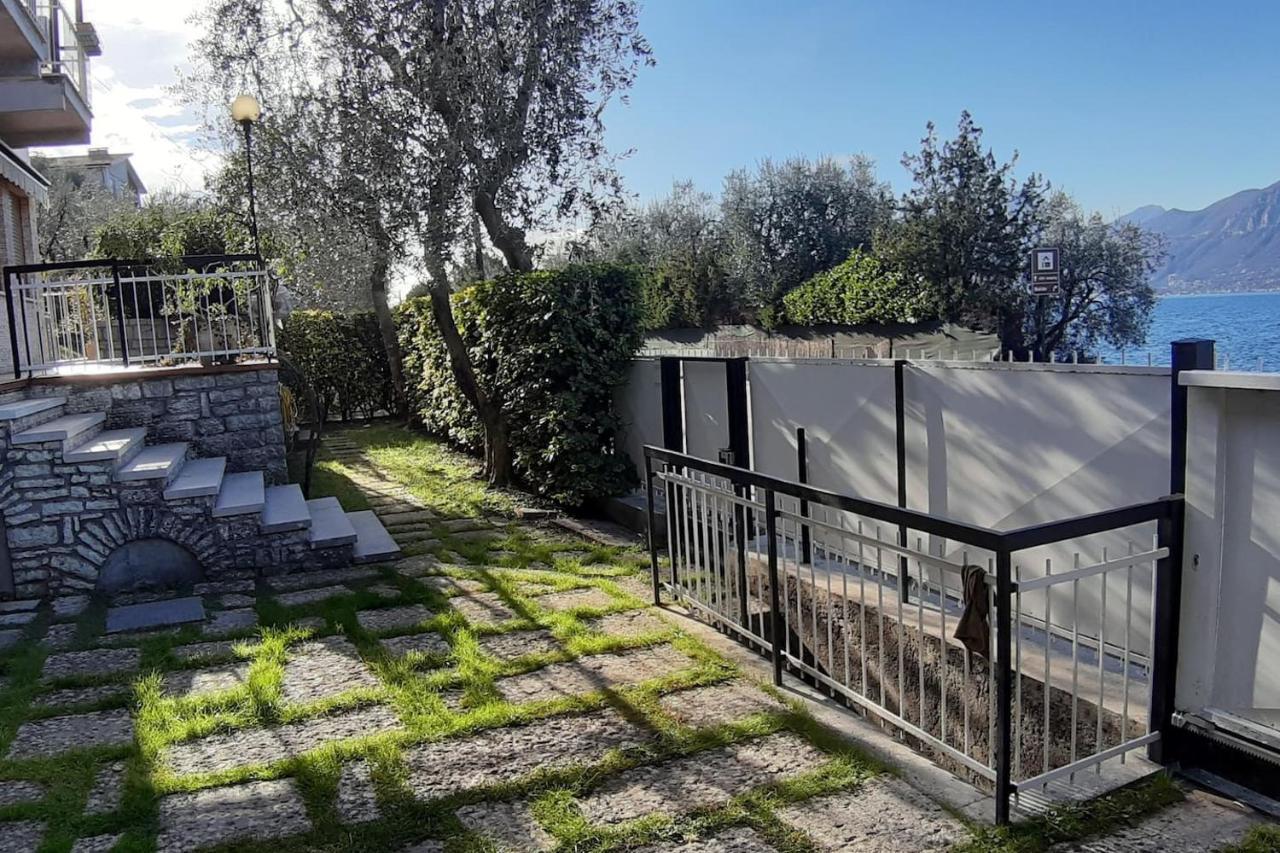 Villa Sul Lago Con Pontile Privato A Brenzone Sul Garda - Unique And Exclusive エクステリア 写真