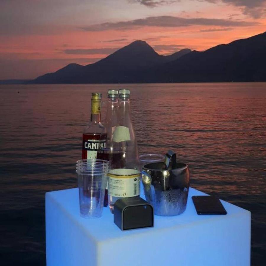 Villa Sul Lago Con Pontile Privato A Brenzone Sul Garda - Unique And Exclusive エクステリア 写真