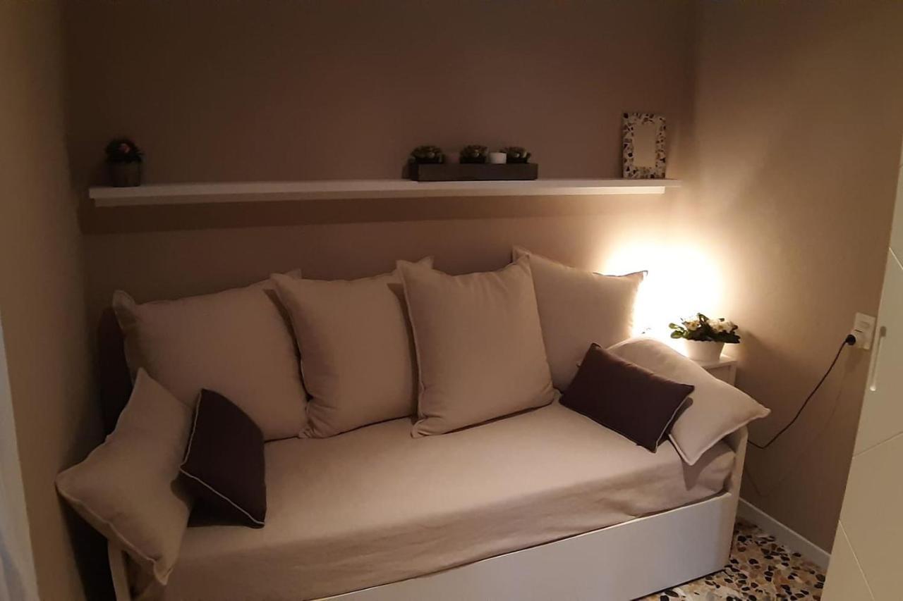 Villa Sul Lago Con Pontile Privato A Brenzone Sul Garda - Unique And Exclusive エクステリア 写真