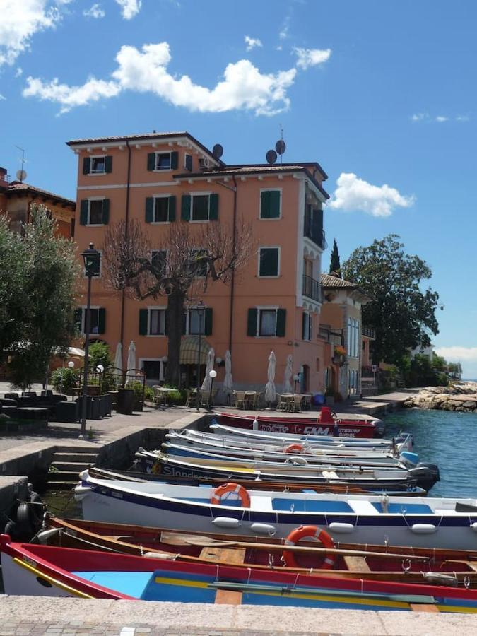 Villa Sul Lago Con Pontile Privato A Brenzone Sul Garda - Unique And Exclusive エクステリア 写真
