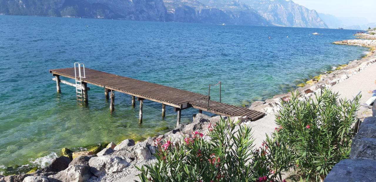 Villa Sul Lago Con Pontile Privato A Brenzone Sul Garda - Unique And Exclusive エクステリア 写真