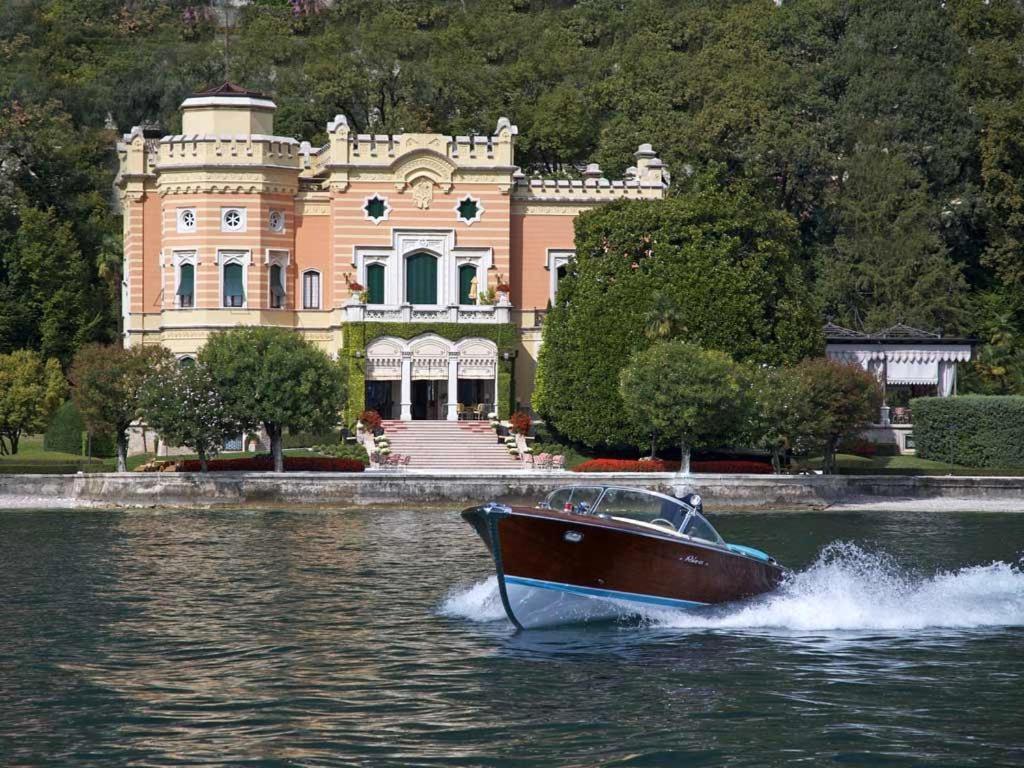 Villa Sul Lago Con Pontile Privato A Brenzone Sul Garda - Unique And Exclusive エクステリア 写真